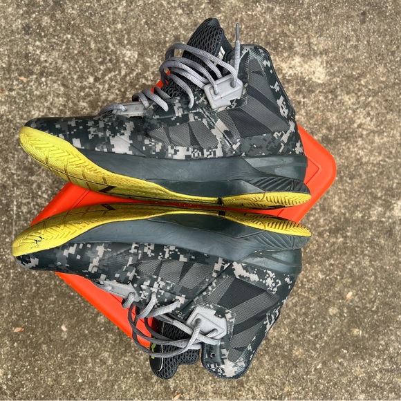 Under Armour high tops. Size 11 - Picture 1 of 4